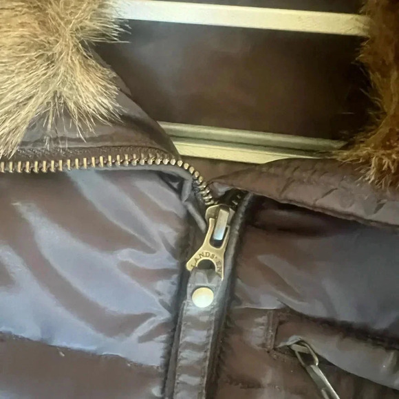 Lands End ladies puffer vest with faux fur collar M. 10/12 Brand new. - Picture 6 of 16